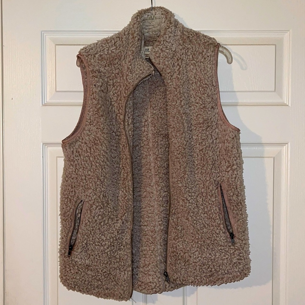 Thread & Supply Sherpa Vest, medium, light pinkcolor (hard to see in pic)